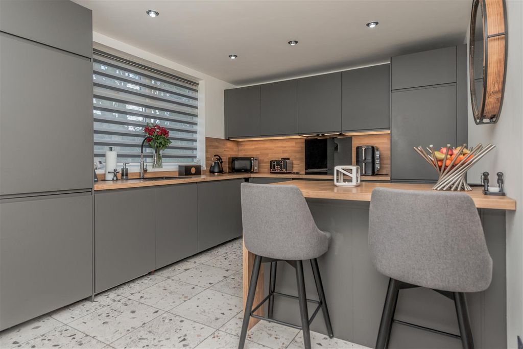 Property photo 3 of 17 Fitted Dining Kitchen: