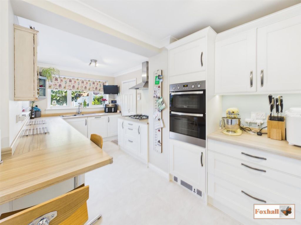 Property photo 2 of 30 Kitchen Breakfast Room