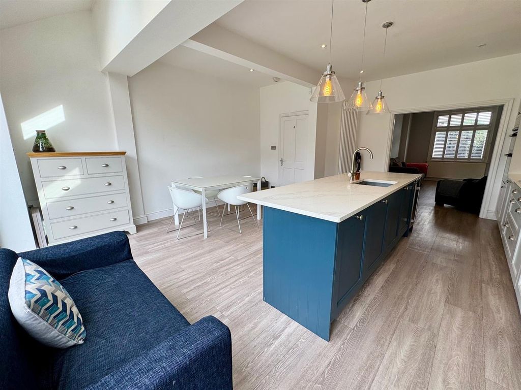 Property photo 3 of 11 Eight.Jpg