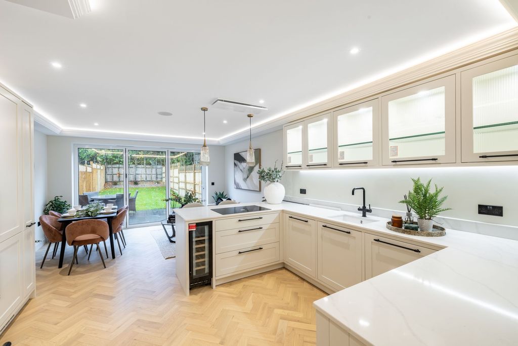 Property photo 2 of 21