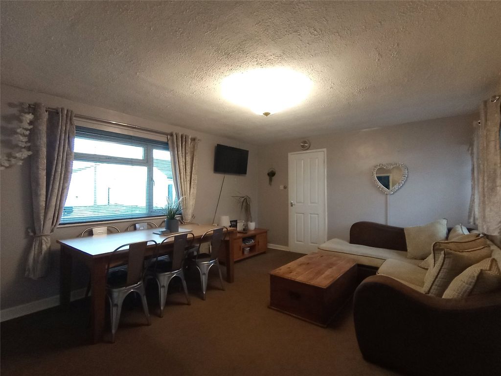 Property photo 2 of 15 Picture No. 02