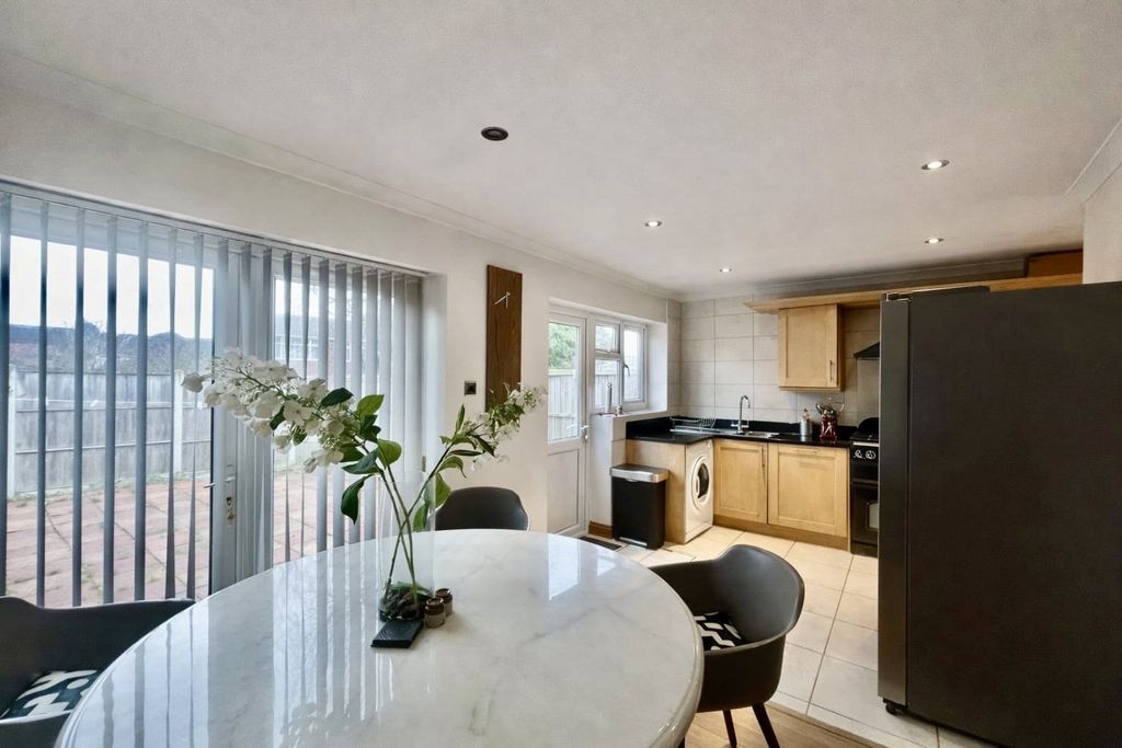 Property photo 3 of 19 Picture No. 28