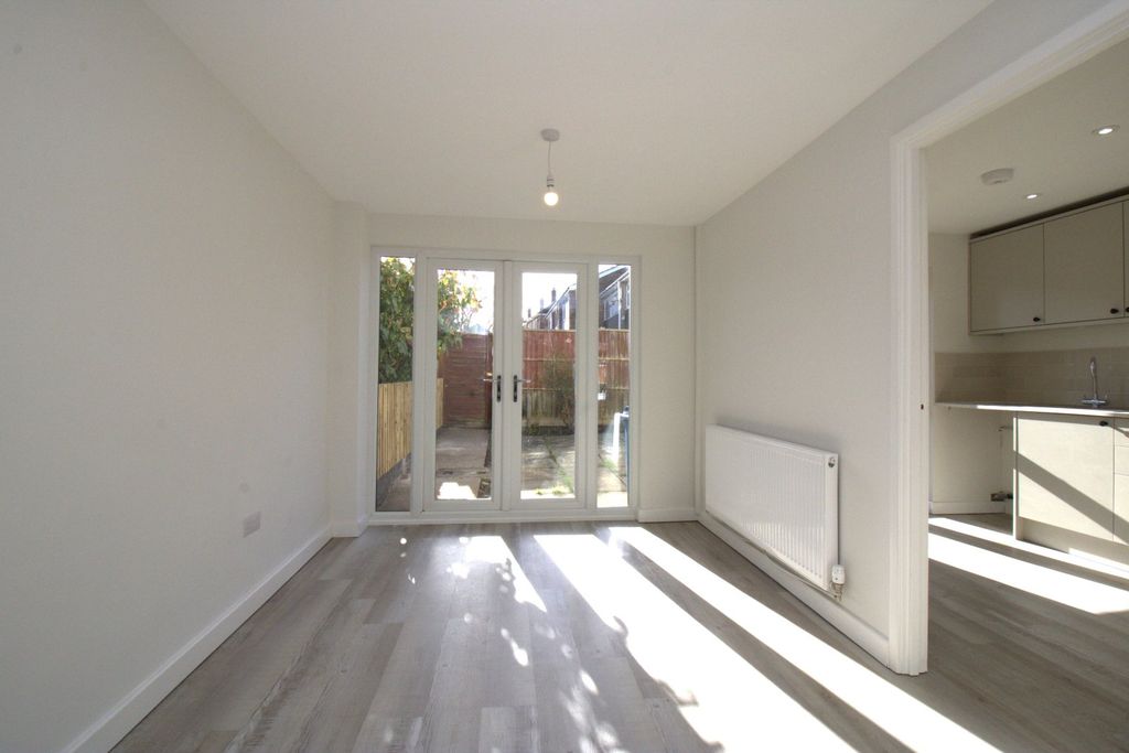 Property photo 3 of 12 Picture No. 23