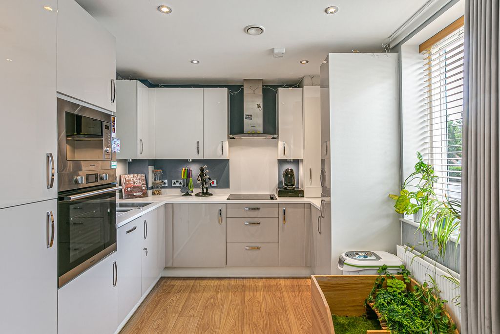 Property photo 2 of 14 Kitchen