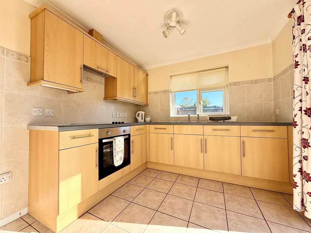 Property photo 3 of 13 Kitchen