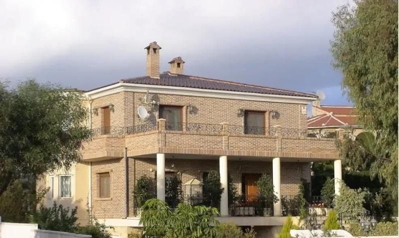 Property photo 2 of 50