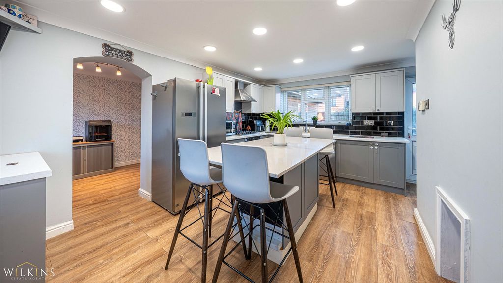 Property photo 2 of 43 Picture No. 17