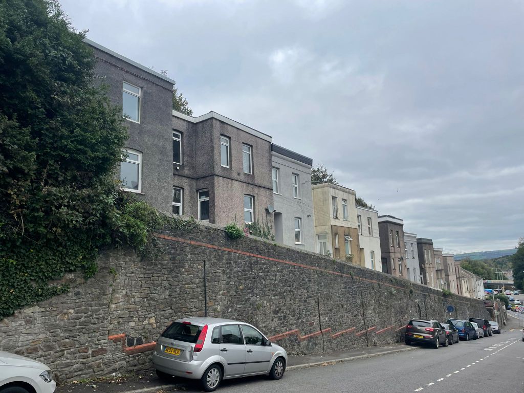 Property photo 2 of 9