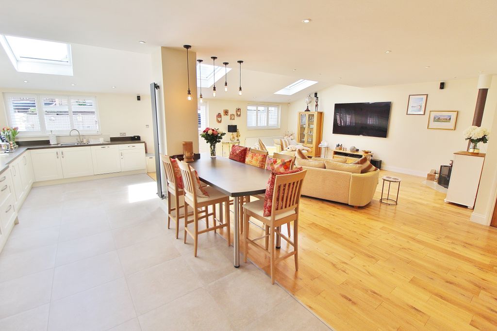 Property photo 2 of 46