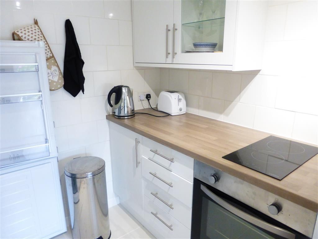 Property photo 3 of 7 Kitchen