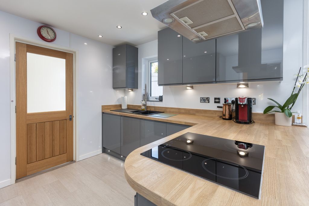 Property photo 3 of 36