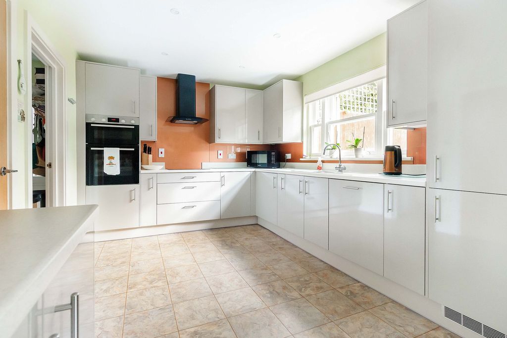 Property photo 2 of 30