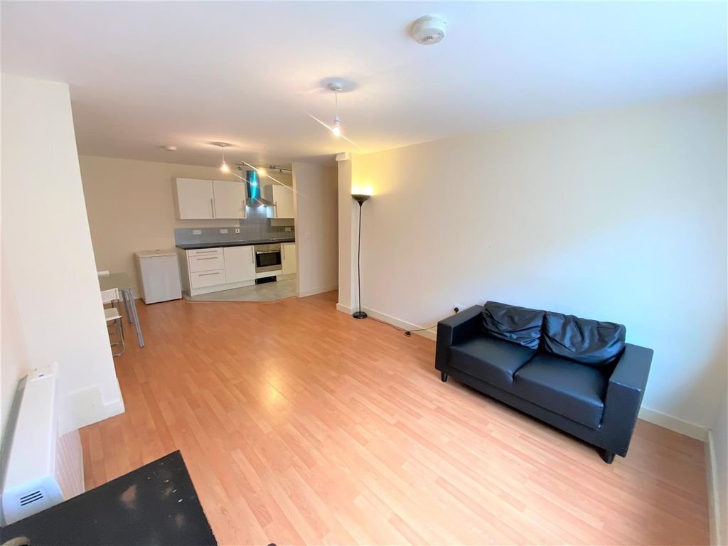 Property photo 1 of 15 Lounge