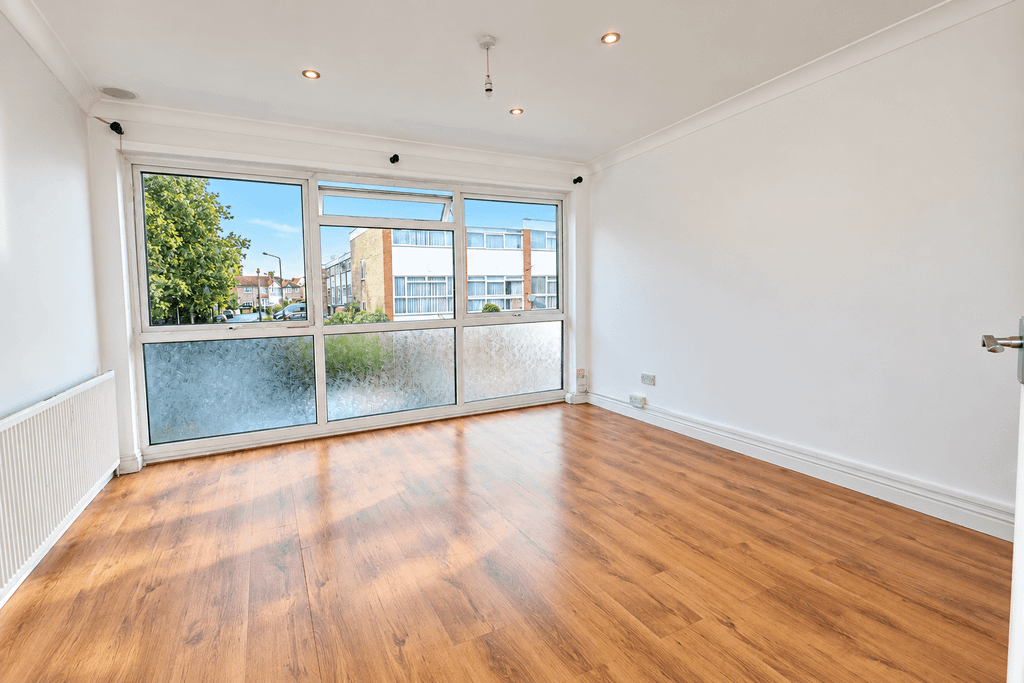 Property photo 1 of 10 The Croft, Wembley, Middlesex Ha0 3Eg
