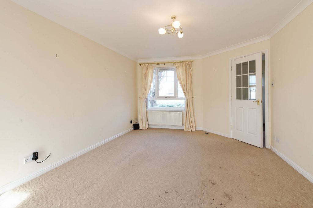 Property photo 2 of 28