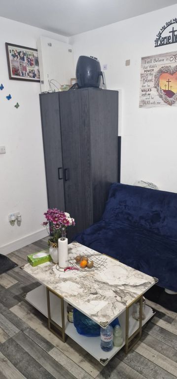 Property photo 1 of 9 One Bedroom Ground Floor Flat Close To Chadwel Heath Train Station