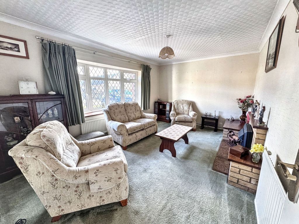 Property photo 2 of 27