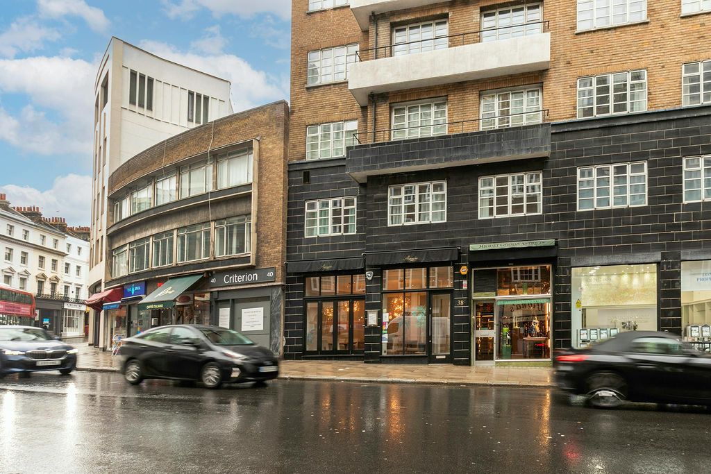 Property photo 3 of 6 38c Kensington Church Street 46.Jpg