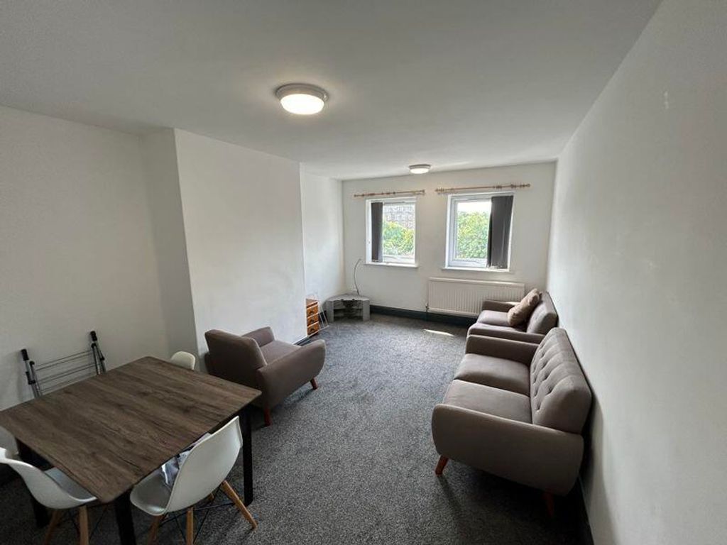 Property photo 1 of 8 A Spacious And Inviting Large Modern Living Room, ...