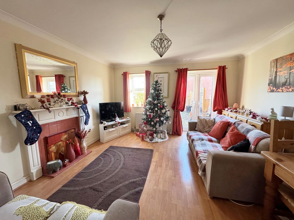 Property photo 2 of 10 Lounge