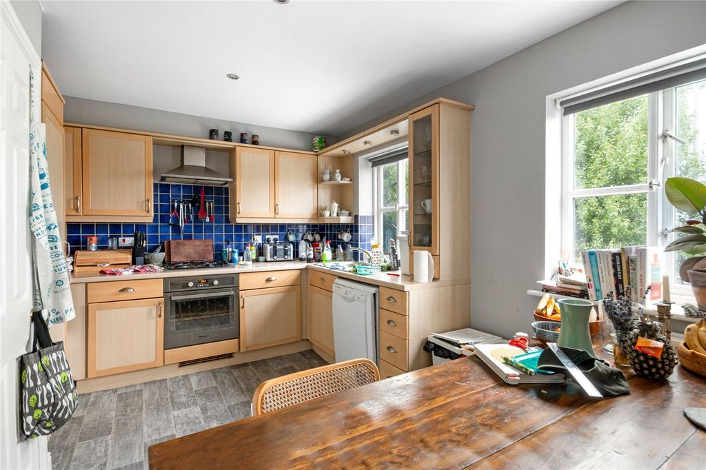 Property photo 3 of 6 Kitchen