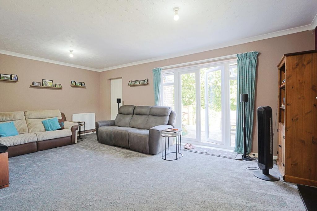 Property photo 2 of 16 Sitting Room