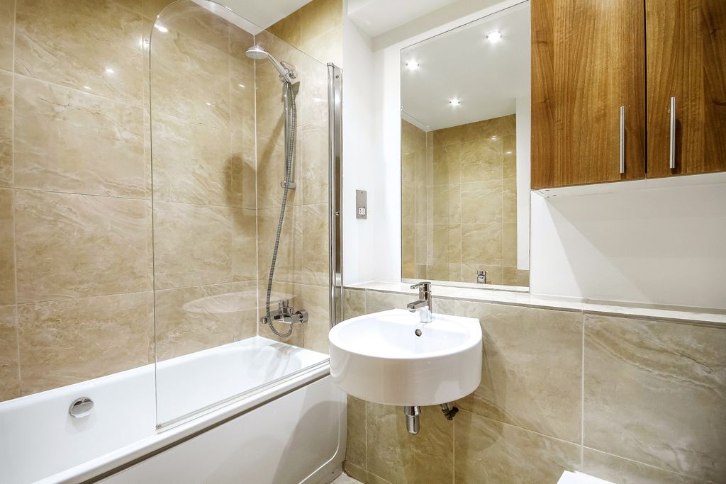 Property photo 3 of 11 Master Bathroom