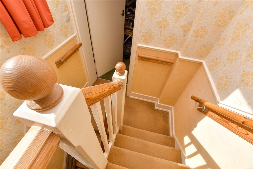 Property photo 3 of 9 Landing