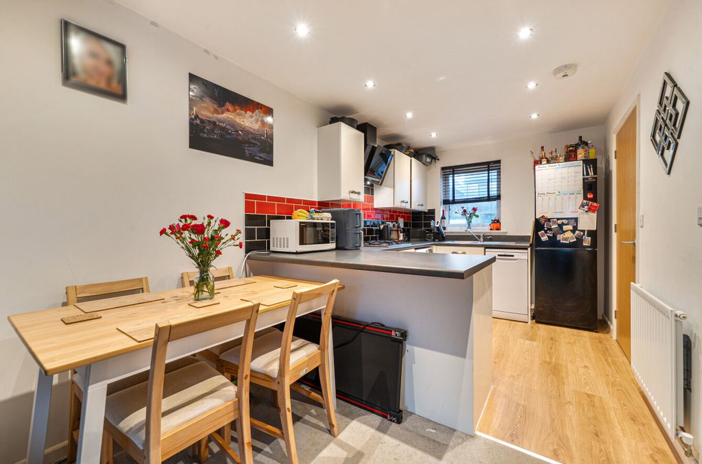 Property photo 3 of 23 1416239-18-699837...