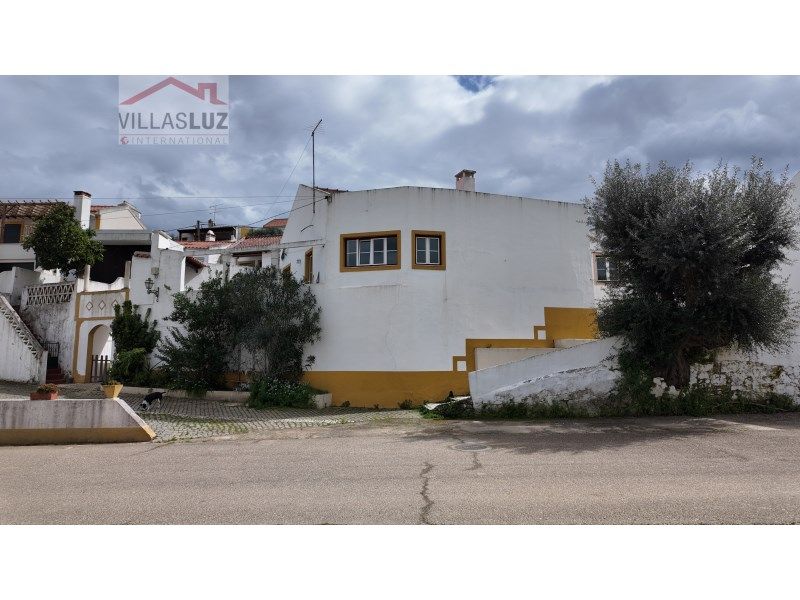 Property photo 2 of 33