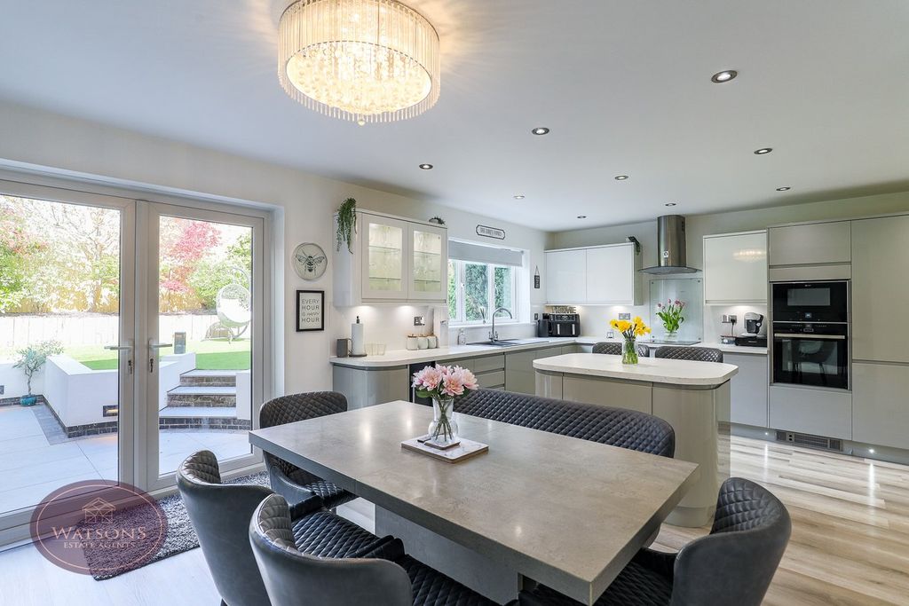 Property photo 2 of 34