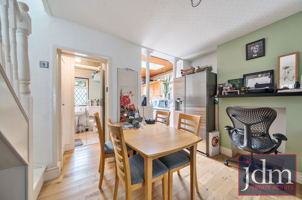 Property photo 2 of 17 Ab0F77Fc-A981-4Fd...