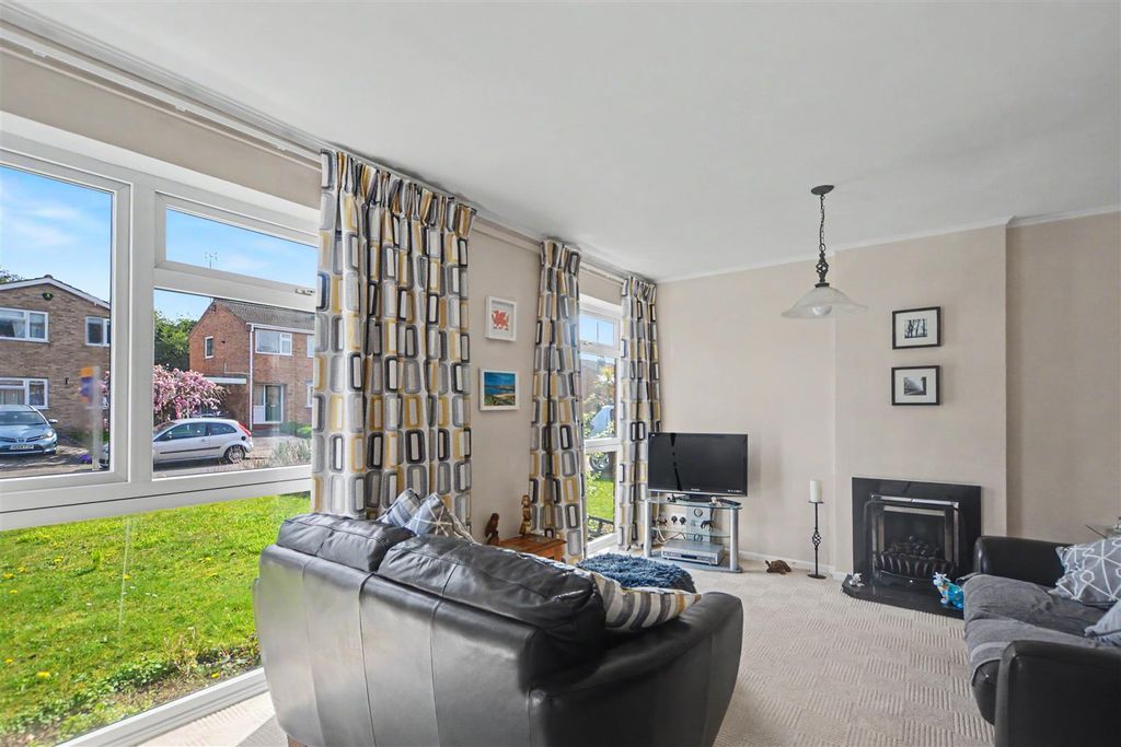 Property photo 2 of 16 Lounge_1.Jpeg