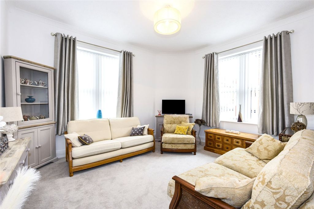 Property photo 2 of 11 Living Room