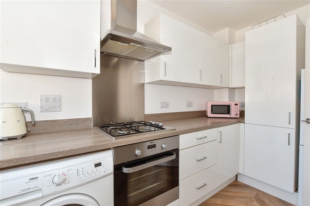 Property photo 3 of 19 Kitchen