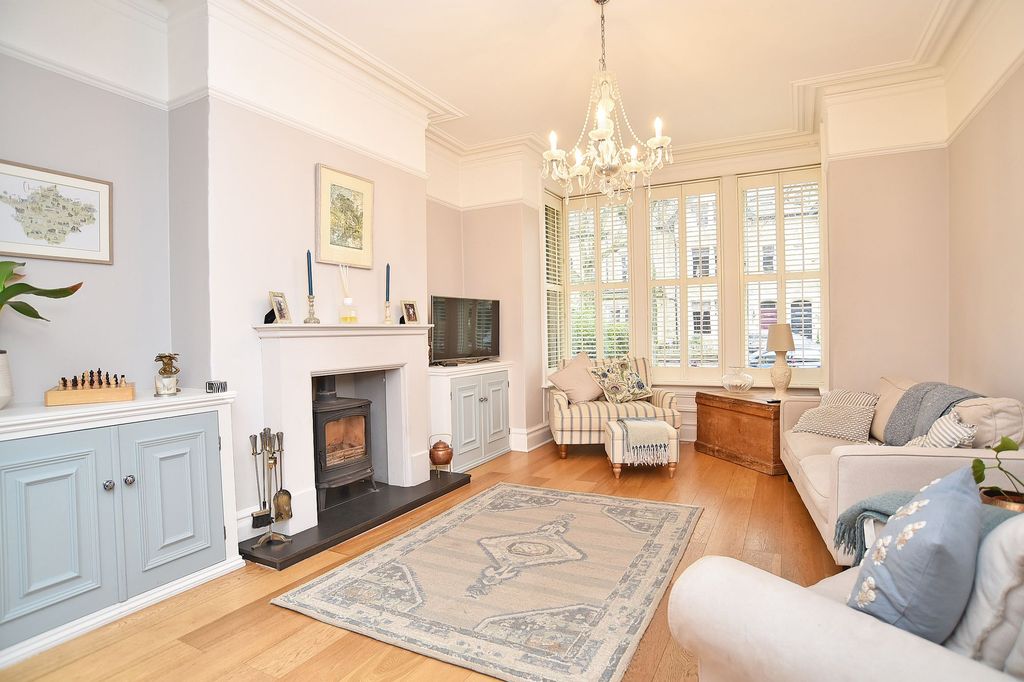 Property photo 3 of 12