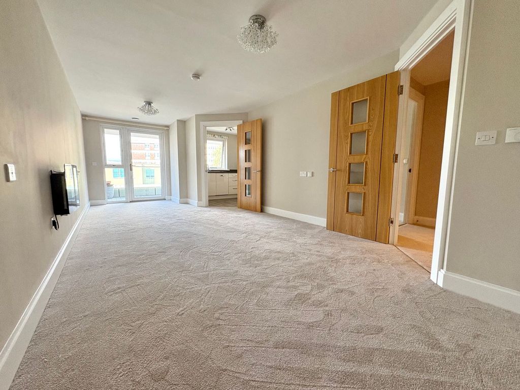 Property photo 2 of 31