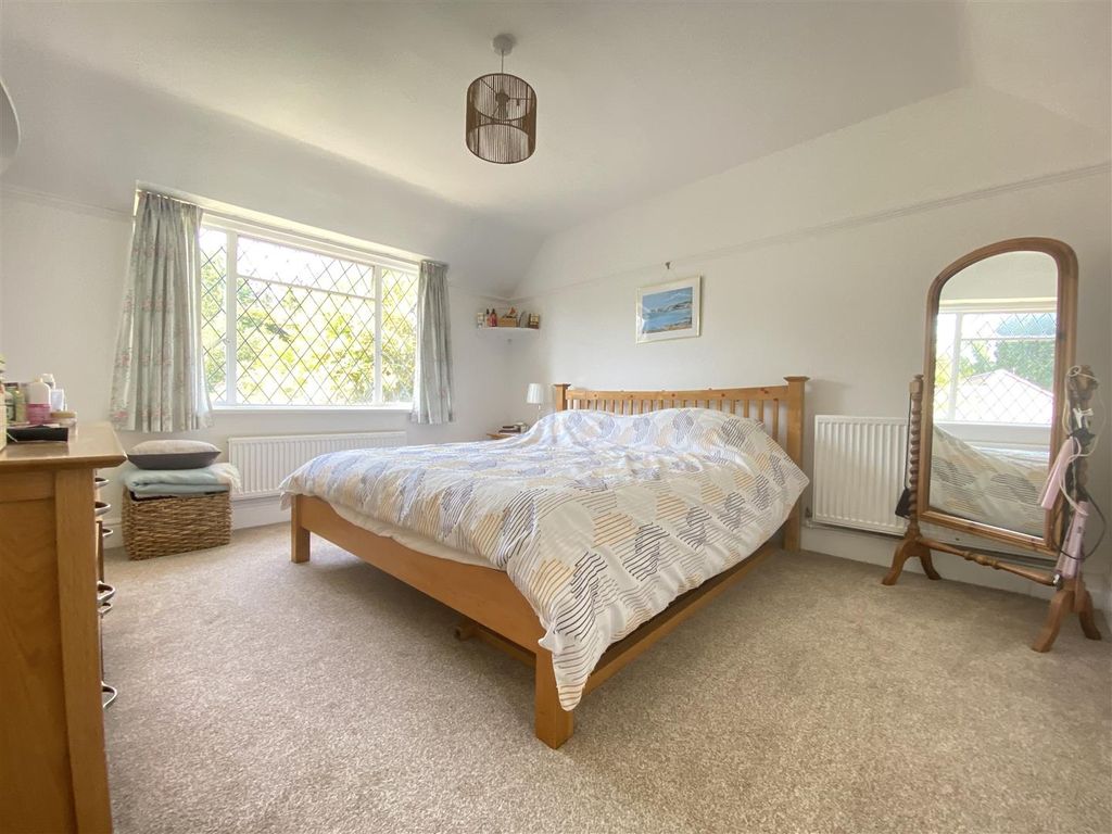 Property photo 3 of 10 3