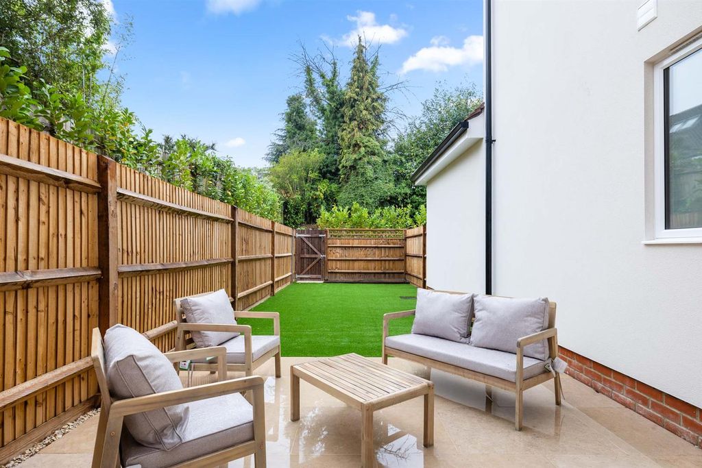 Property photo 2 of 15 1 Mclaren Court, 1 Cobham Road, Kt22 9Au-24.Jpg