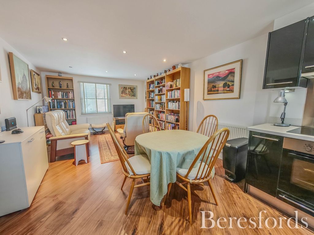 Property photo 3 of 11 Picture 3