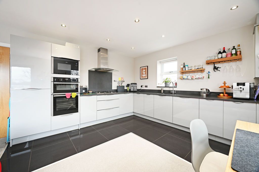 Additional image 5 of 2 bed flat for saleLime Tree House, Hunters Walk, Chesterfield S40