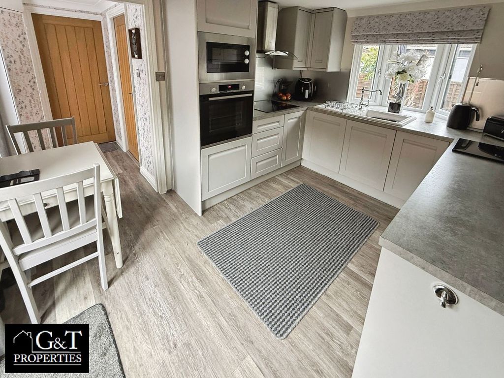 Property photo 3 of 22 Kitchen