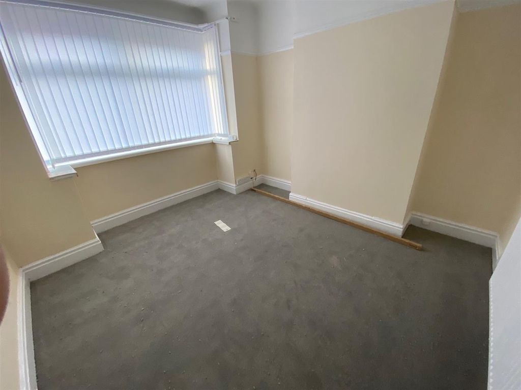 Property photo 3 of 9 Front Lounge