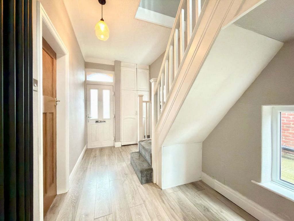 Property photo 3 of 25