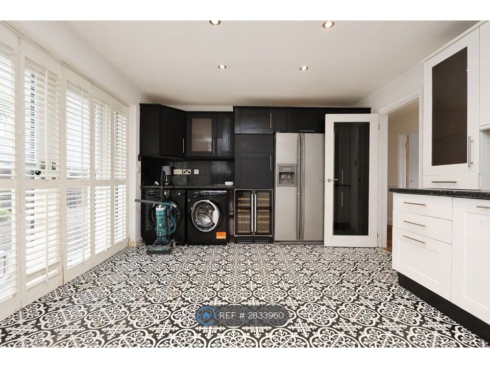 Property photo 3 of 35