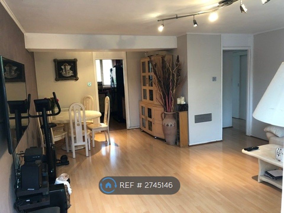 Property photo 1 of 14 Living Room