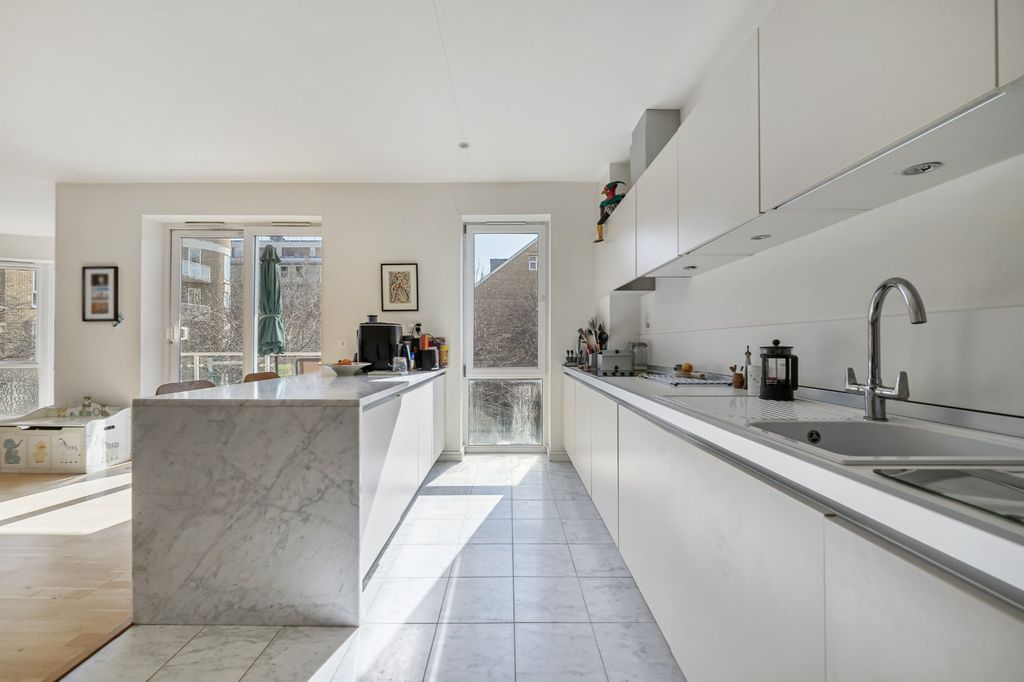 Property photo 2 of 23