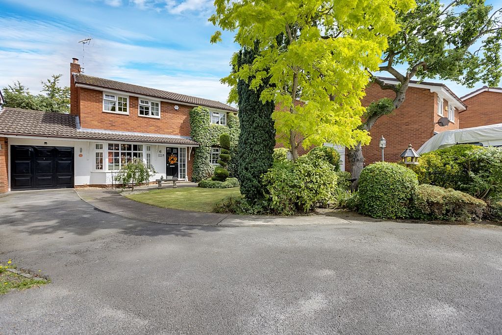 Property photo 2 of 25 4376463