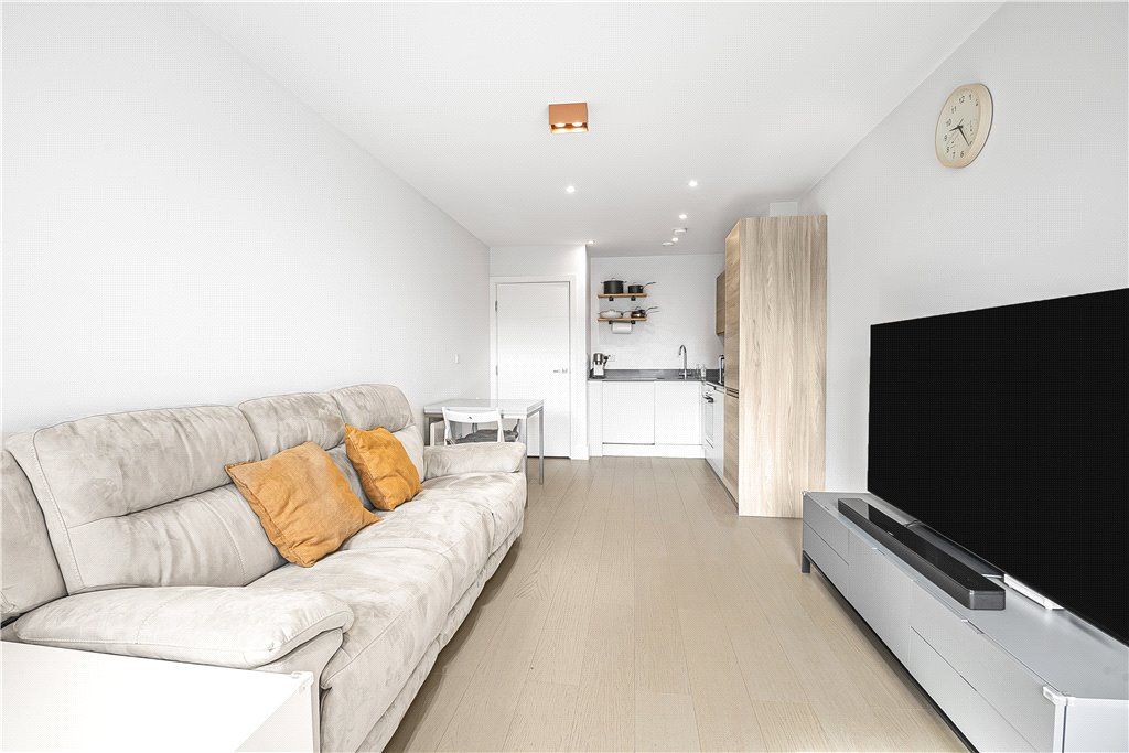 Property photo 3 of 12 Lounge