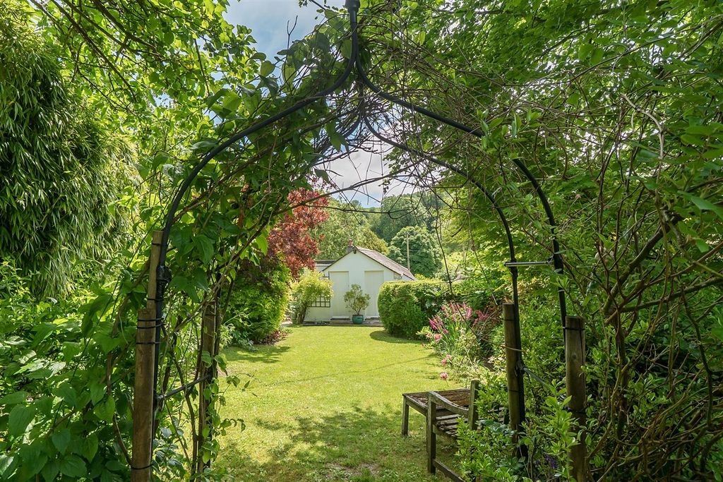 Property photo 2 of 21 Garden